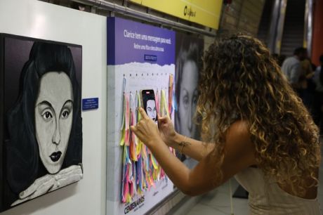 Estação de metrô em São Paulo recebe mostra de Clarice Lispector