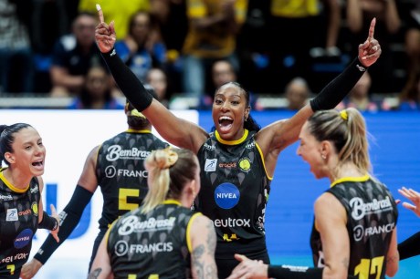 Praia Clube é tricampeão do Sul-Americano de vôlei feminino